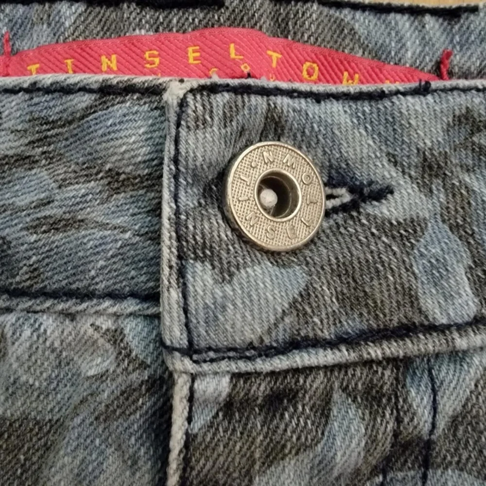 Tinseltown Denim Couture Blue Floral Jean Shorts - Picture 2 of 4